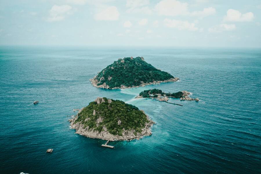 O que visitar na Tailândia - Vista aérea das ilhas e banco de areia de Koh Nang Yuan perto de Koh Tao